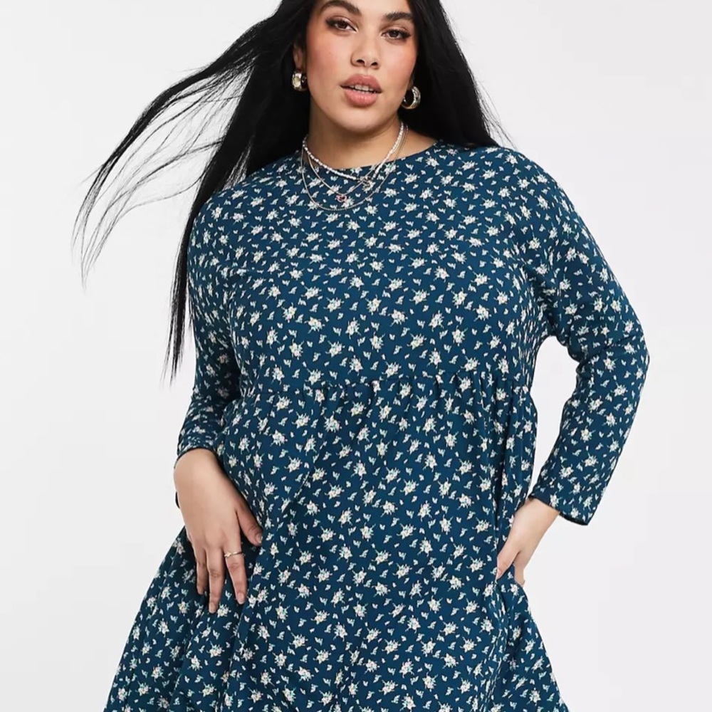 Never worn! Cute patterned dress for work, date nights or brunch.